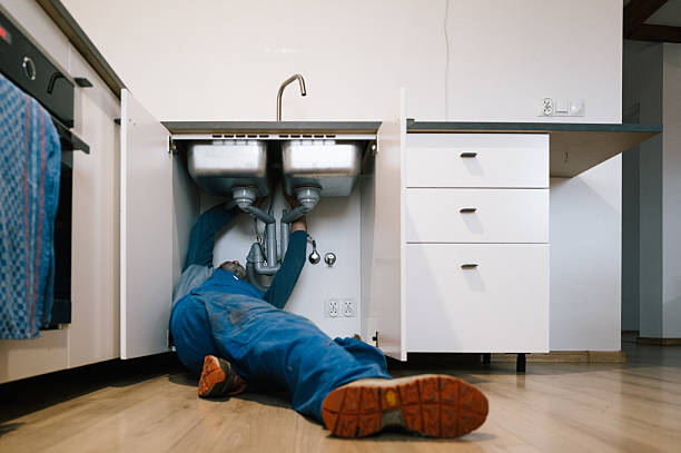 Professional Emergency Plumber technician working in Newton, IA